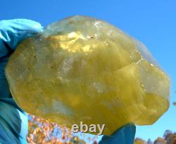 Libyan Desert Glass Meteorite Tektite impact specimen(1630 crt) Super Green Gem