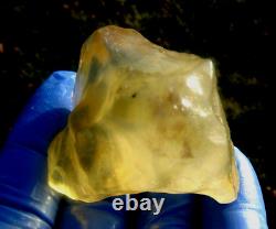 Libyan Desert Glass Meteorite Tektite impact specimen(415 crt)Soft yellow Gem