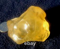 Libyan Desert Glass Meteorite Tektite impact specimen(415 crt)Soft yellow Gem