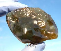 Libyan Desert Glass Meteorite Tektite impact specimen (420 crt) Green Gem AAAAA