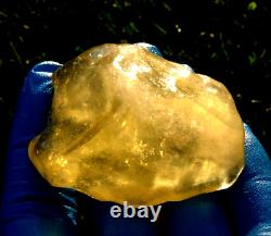 Libyan Desert Glass Meteorite Tektite impact specimen(435 crt)Soft yellow Gem A+