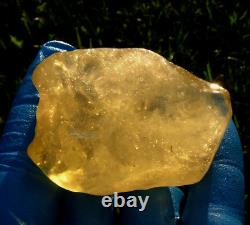 Libyan Desert Glass Meteorite Tektite impact specimen(435 crt)Soft yellow Gem A+