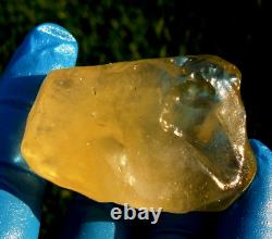 Libyan Desert Glass Meteorite Tektite impact specimen(435 crt)Soft yellow Gem A+