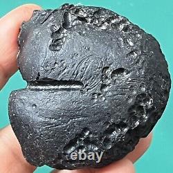 Tektite indochinite space rock impactite of meteorite impact 92 g stone curve