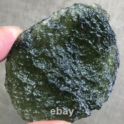 131,7 carats de moldavite de la République tchèque provenant de l'impact d'une météorite avec des éclats