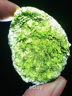 135ct Moldavite vert Impact Fragment de météorite Pierre de météore de l'espace Astéroïde + certificat d'authenticité