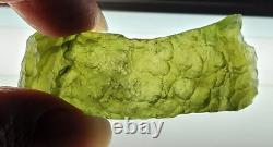 13,6 grammes 68 carats 53 mm de long Moldavite de la République tchèque provenant de l'impact d'une météorite