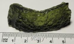 13,6 grammes 68 carats 53 mm de long Moldavite de la République tchèque provenant de l'impact d'une météorite