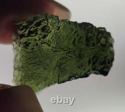 19 carats 25mm de long Moldavite de la République tchèque provenant de l'impact d'une météorite