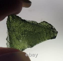 19 carats 25mm de long Moldavite de la République tchèque provenant de l'impact d'une météorite