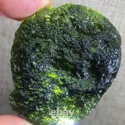 218.2 Ct MOLDAVITE de République tchèque provenant d'un impact de météorite avec des éclats