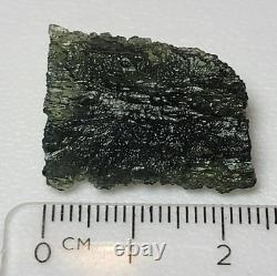 23,6 carats Moldavite de la République tchèque de 24 mm de long provenant de l'impact d'une météorite.