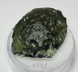 27,6 carats 26mm de long Moldavite de République tchèque provenant de l'impact d'une météorite