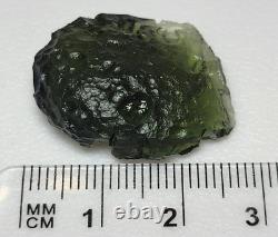 27,6 carats 26mm de long Moldavite de République tchèque provenant de l'impact d'une météorite