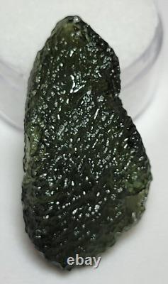 33,3 carats Moldavite de République tchèque de 36mm de long provenant de l'impact d'une météorite