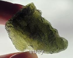 53,7 carats Moldavite de République tchèque de 35mm de long provenant de l'impact d'une météorite