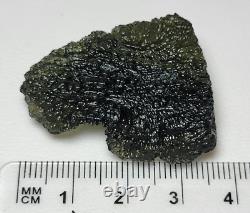 63,3 carats 35mm de long Moldavite de République tchèque provenant de l'impact d'une météorite