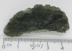 9,72 grammes 48,6 carats 47 mm de long Moldavite de la République tchèque provenant de l'impact d'une météorite