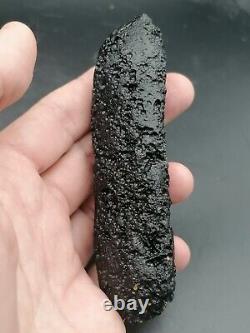 Carillon d'ange XXL Tektite Indochinite Rod 108,97g / 11,2cm Verre d'impact de météorite