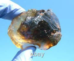 Échantillon d'impact de météorite Tektite en verre du désert libyen (350 crt) Gemme verte foncée A+