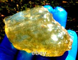 Échantillon d'impact de météorite de verre du désert libyen (450 ct) gemme jaune AAAA+