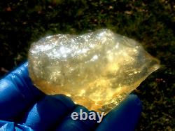 Échantillon d'impact de météorite de verre du désert libyen (450 ct) gemme jaune AAAA+