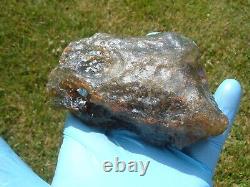 Échantillon d'impact de météorite de verre du désert libyen Tektite (1450 crt) Grand trou naturel