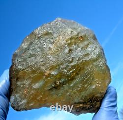 Échantillon d'impact de météorite en verre du désert libyen (1550 crt) Gemme naturelle avec trou naturel