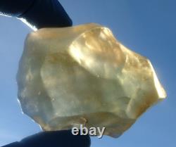 Échantillon d'impact de tectite de météorite en verre du désert libyen (480 crt) GEM AAAAA à fossettes