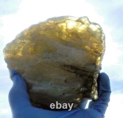 Échantillon d'impact de tectite de météorite en verre du désert libyen (6200 ct) foncé-blanc gros