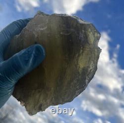 Échantillon d'impact de tectite de météorite en verre du désert libyen (6200 ct) foncé-blanc gros