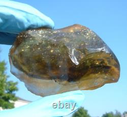 Échantillon d'impact de tectite de météorite en verre du désert libyen (840 crt) Lignes super bleues