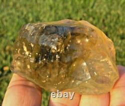 Échantillon d'impact de tectite de météorite en verre du désert libyen (865 crt) Véritable pierre précieuse avec des fossettes