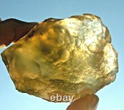 Échantillon d'impact de tectite de météorite en verre du désert libyen (865 crt) Véritable pierre précieuse avec des fossettes