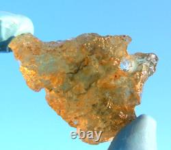 Échantillon d'impact de tectite météoritique en verre du désert libyen (425 crt) Grand trou naturel