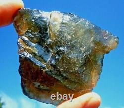 Échantillon d'impact de téktite de météorite de verre du désert libyen (500 crt) Gemme noire sombre