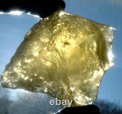 Échantillon d'impact de téktite de météorite de verre du désert libyen (650 ct) - Pierre précieuse jaune de qualité supérieure A