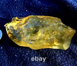 Échantillon d'impact de téktite de météorite en verre du désert libyen (430 crt) gemme jaune avec fossettes