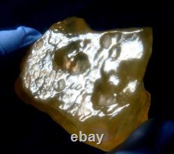 Échantillon d'impact de téktite de météorite en verre du désert libyen (610 crt) Dimples Super Gem