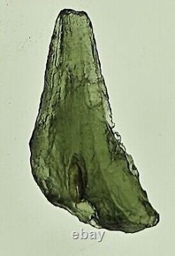 Impact de météorite de Moldavite, pierre précieuse verte naturelle, guérison des chakras brut