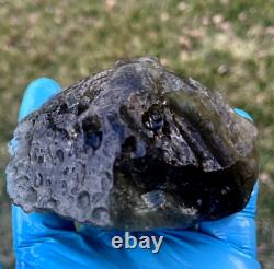 Météorite en verre du désert libyen Tektite impact spécimen (1380 crt) Noir vert foncé