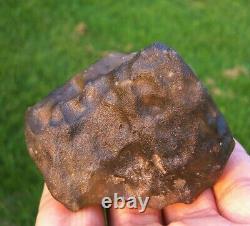 Météorite en verre du désert libyen spécimen d'impact de téktite (825 crt) Très sombre (Rare)