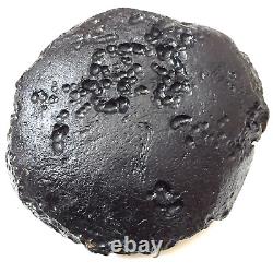 Pierre d'impact de météorite indochinite Tektite space rock 120 g gros rond