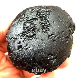 Pierre d'impact de météorite indochinite Tektite space rock 120 g gros rond