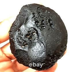 Pierre d'impact de météorite indochinite Tektite space rock 120 g gros rond