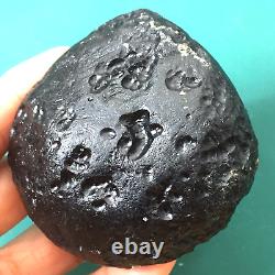 Pierre de météorite d'impact de roche spatiale indochinite Tektite 177 g en forme de goutte d'eau