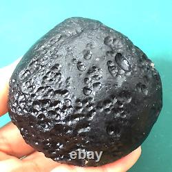 Pierre de météorite d'impact de roche spatiale indochinite Tektite 177 g en forme de goutte d'eau