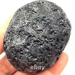 Roche spatiale de Tektite indochinite impactite de météorite 151 g ovale