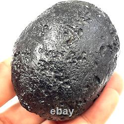 Roche spatiale de Tektite indochinite impactite de météorite 151 g ovale