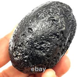 Roche spatiale de Tektite indochinite impactite de météorite 151 g ovale